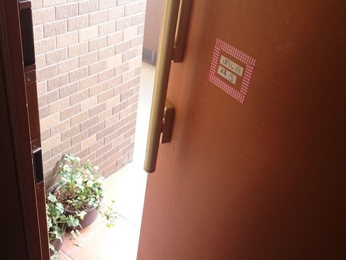 子どもの視線に合わせた高さに