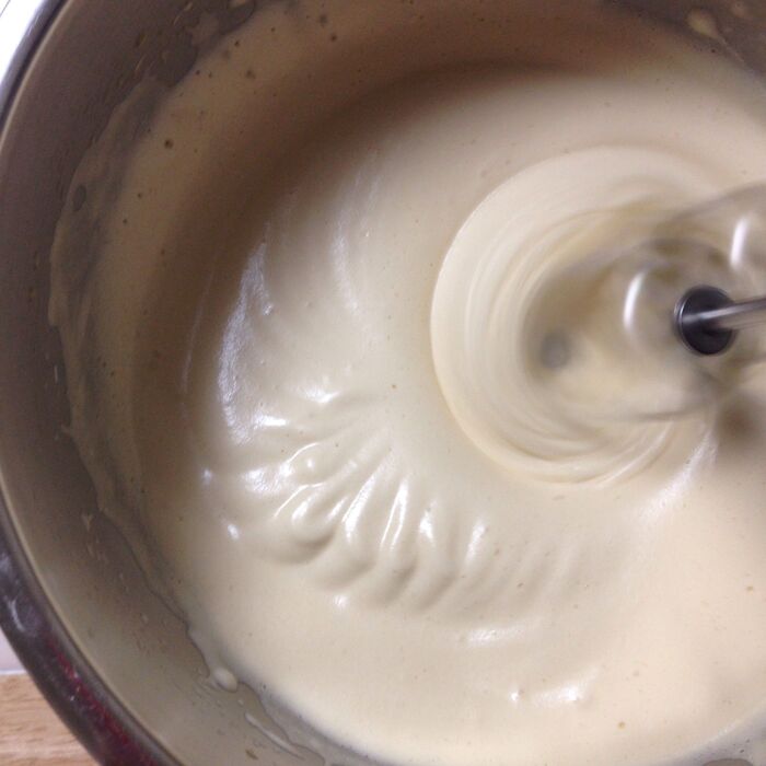 ハンドミキサーでしっかり混ぜます*