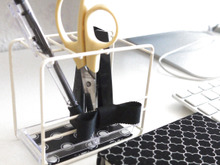 ちょこっとデコ♡100均歯ブラシスタンドでパソコン周りの文具整理