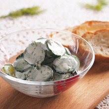 きゅうりとディルのヨーグルトドレッシングサラダ