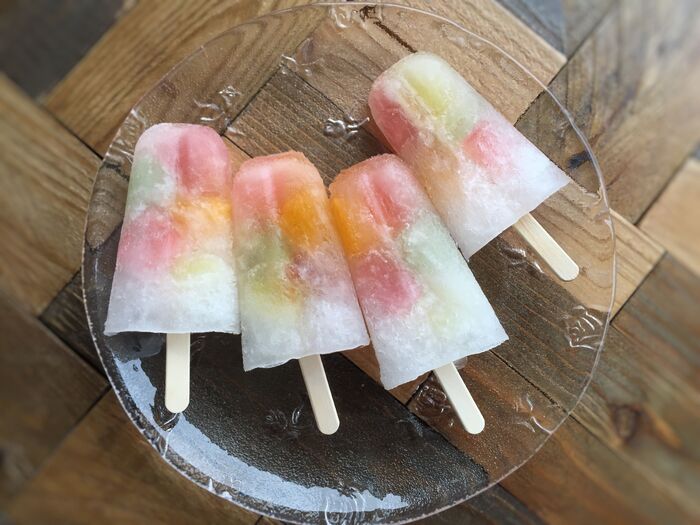 材料2つdeキラキラゼリー入りサイダーアイスバー♪