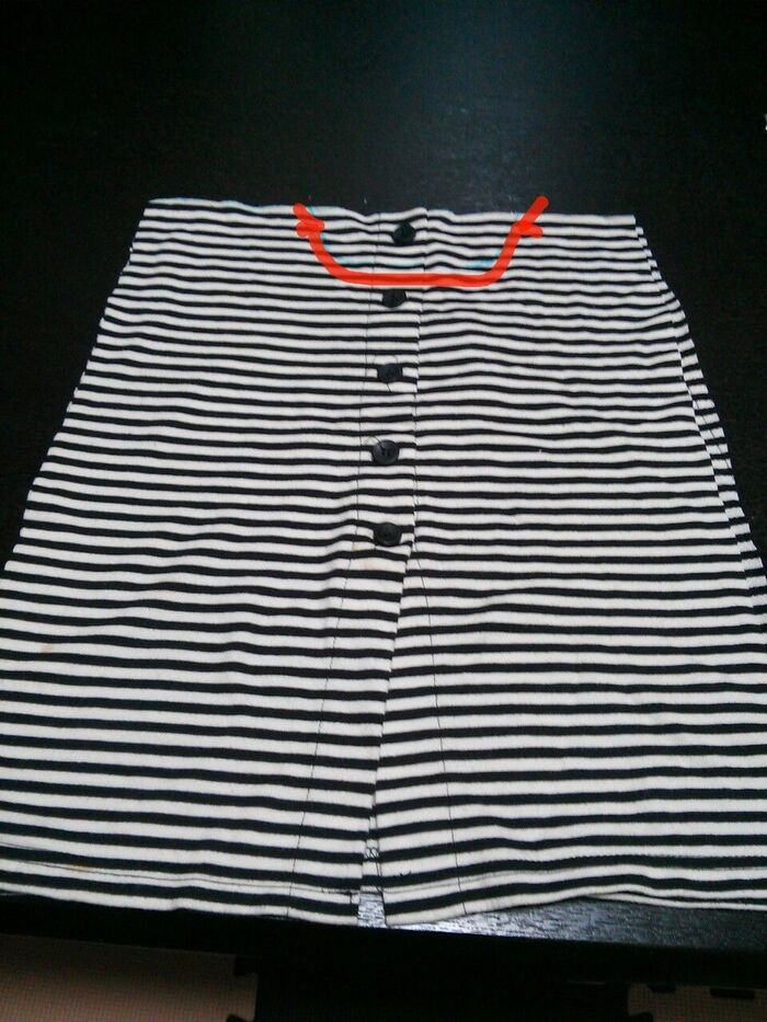 上の1枚だけ、襟を画像のようにカット。