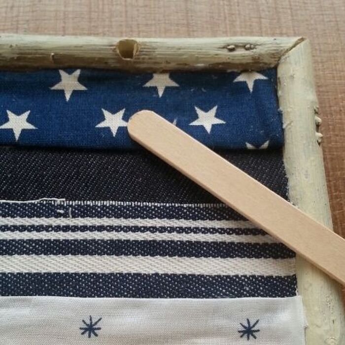 ボードの内側に張っていく