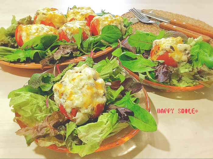 簡単!混ぜて焼くだけ!ペロっと食べられるトマトのオーブンヘルシーサラダ♡