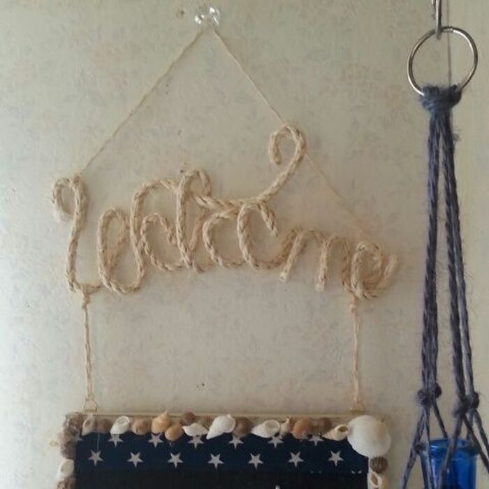 ロープワークの文字パーツと本体をつける