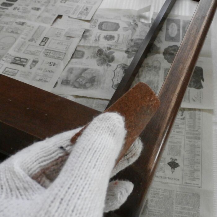 紙やすりで削る