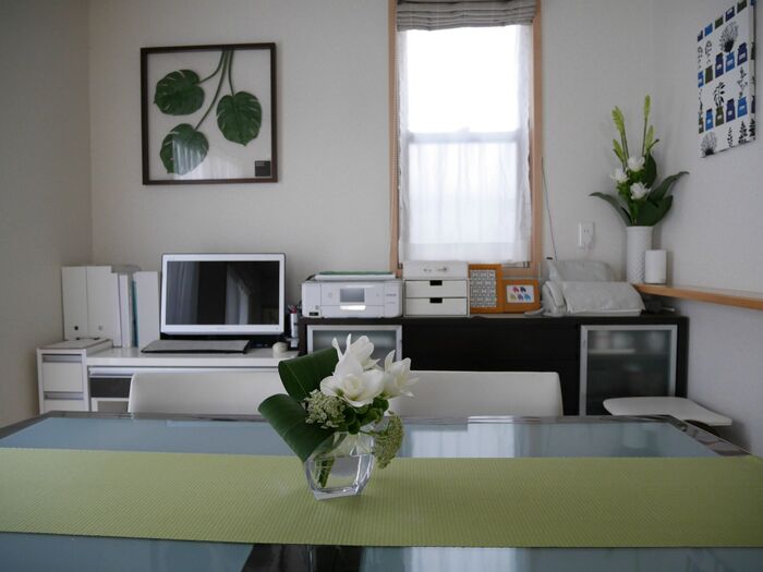 PCスペースのコードやケーブルを無印良品のファイルボックスでスッキリと!