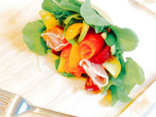 クレープに包んでかわいい!ブーケサラダ