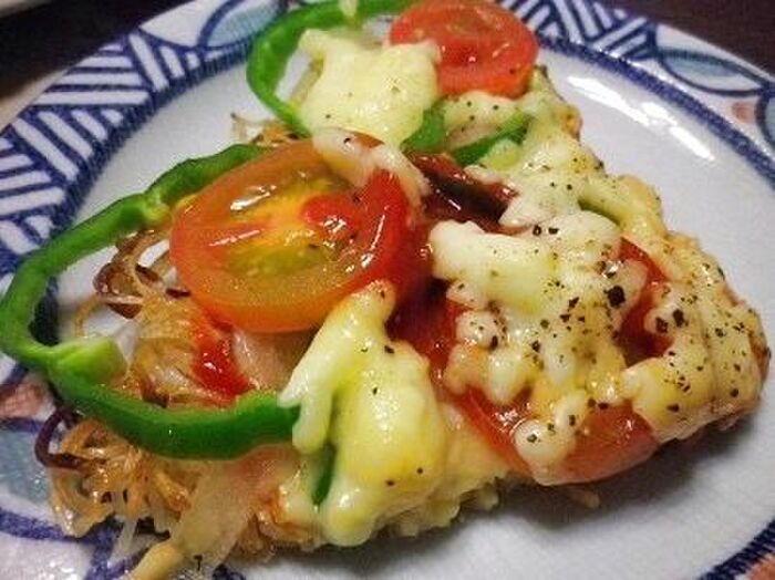 残り物の素麺でカリカリっとクリスピーピザ素麺♪