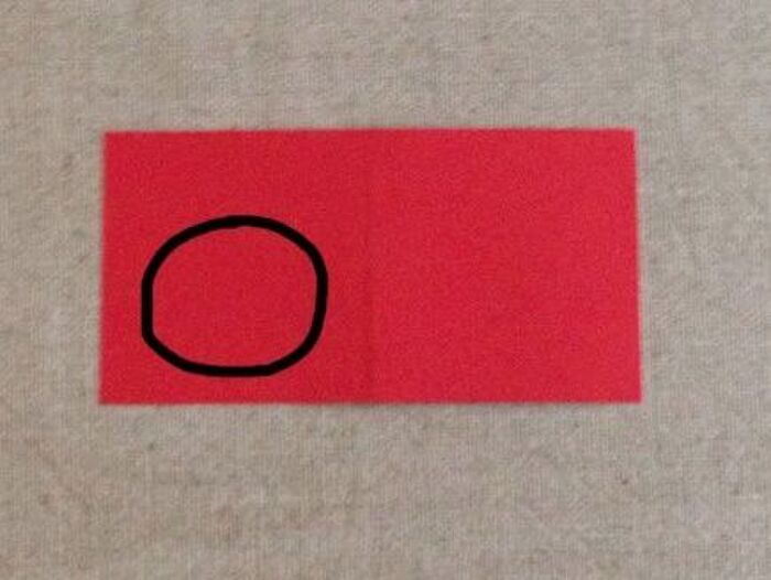 お花用にカラーペーパーをカットする