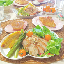 簡単でおしゃれ♪鶏胸肉のいちじくソースのグリルサラダ♡