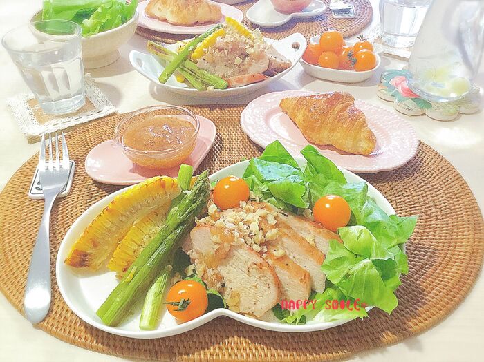 簡単でおしゃれ♪鶏胸肉のいちじくソースのグリルサラダ♡