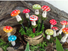 ダイソーくるみボタンとハギレで作るキノコ鉛筆とマグネット♪