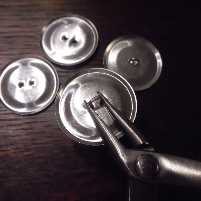 金具を取ります。