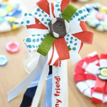 切って貼るだけ♪ロゼット風お花のブローチ