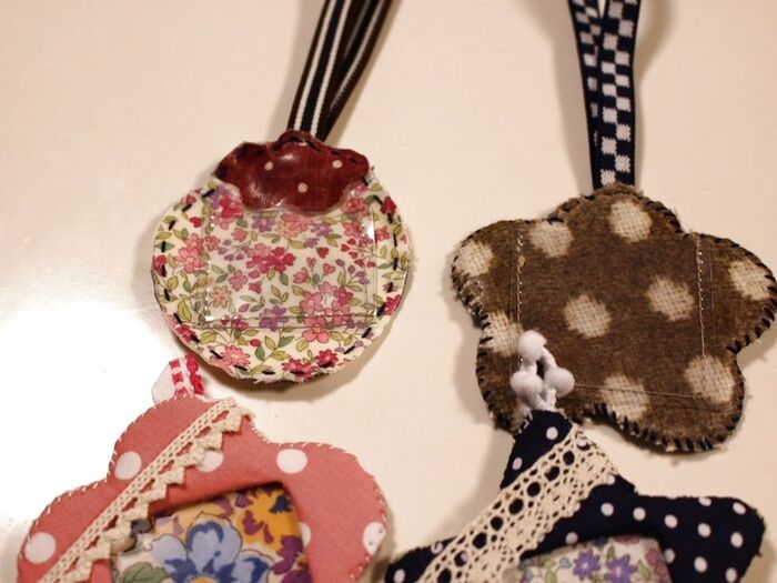 100均ラミネート加工シートで!はぎれでかわいい♡ネームプレート