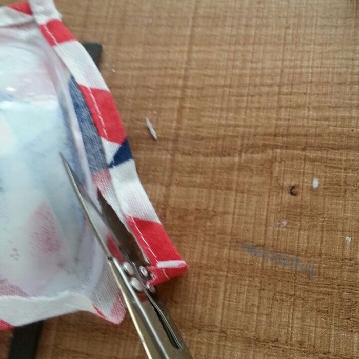 端をカットする