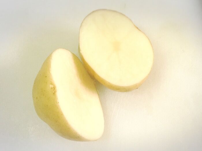 ジャガイモをチンします。