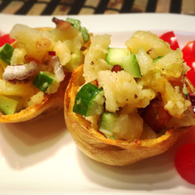 カリカリに焼いたポテトの皮の器で★ジャガイモ丸ごとポテトサラダ