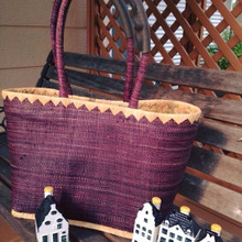 かごバッグ持ち手に革のハギレを縫いつけて