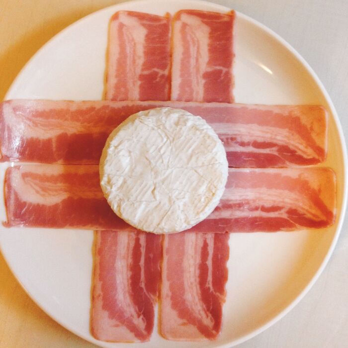 カマンベールチーズを置きます