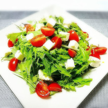 水菜とクリームチーズとプチトマトのサラダ