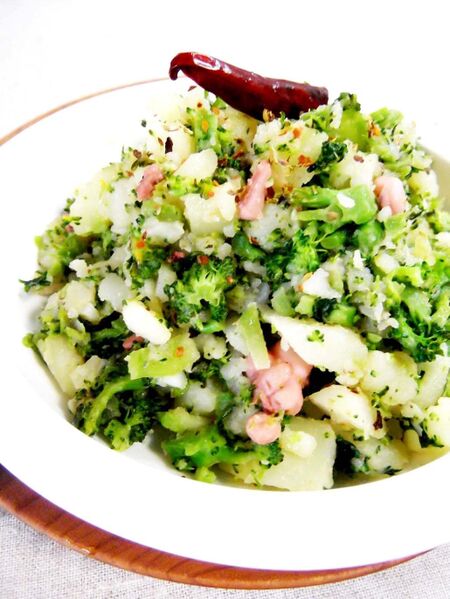 ブロッコリーの塩辛ペペロンサラダ