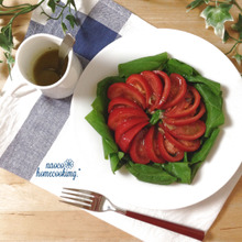 栄養たっぷり♪サラダ小松菜とトマトのアンチョビガーリックドレサラダ