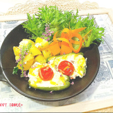 ピーマンを甘く柔らかく♪豆腐クリームチーズのスタッフドピーマンサラダ♡