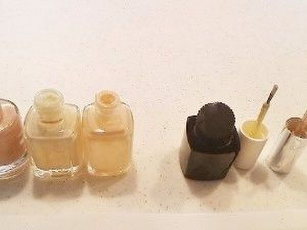 まずは、キャップと瓶を分けます。
