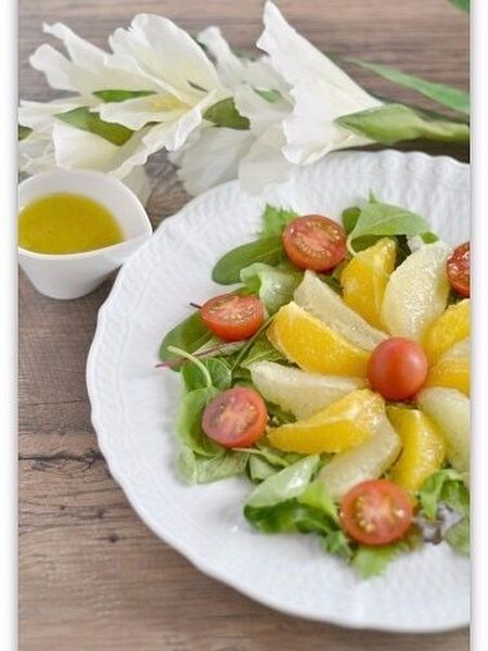 お好みのコンポートで作るフルーティーなドレッシング「フルーツのサラダ」