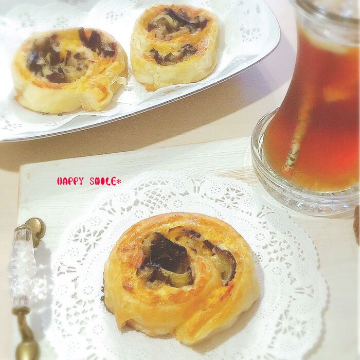 子供のおやつやパーティにも♪とってもお手軽でヘルシー☆お茄子と高野豆腐クリームのロールパイ♡