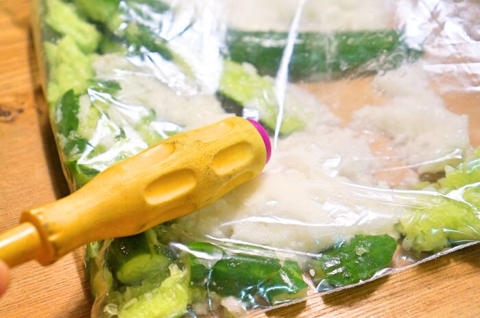 ⑤長いもを叩く