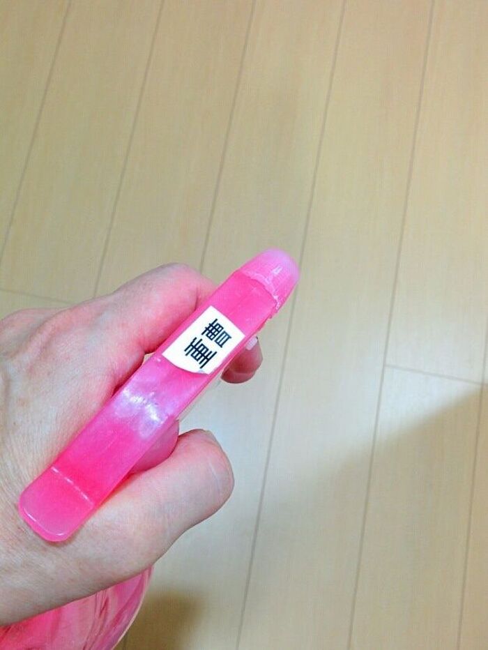 シートが乾いたら、重曹水or水を床に吹きかける