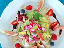 エディブルフラワー&フルーツサラダ(RoyalGardenCafeメニュー)