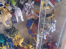 たまる!かさばる!傷がつく!三大悩みを解消!男の子のプラモ、ロボット収納