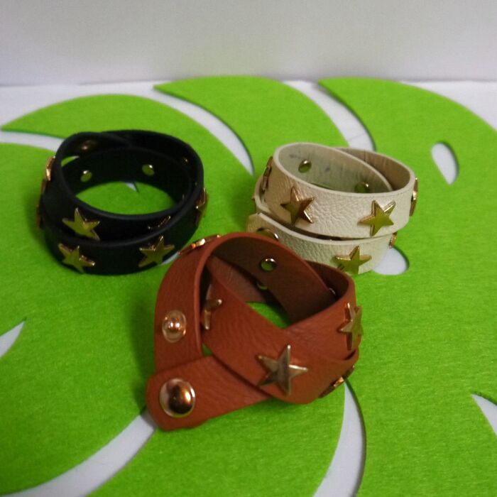 300円でこのクオリティ!革のブレスレット