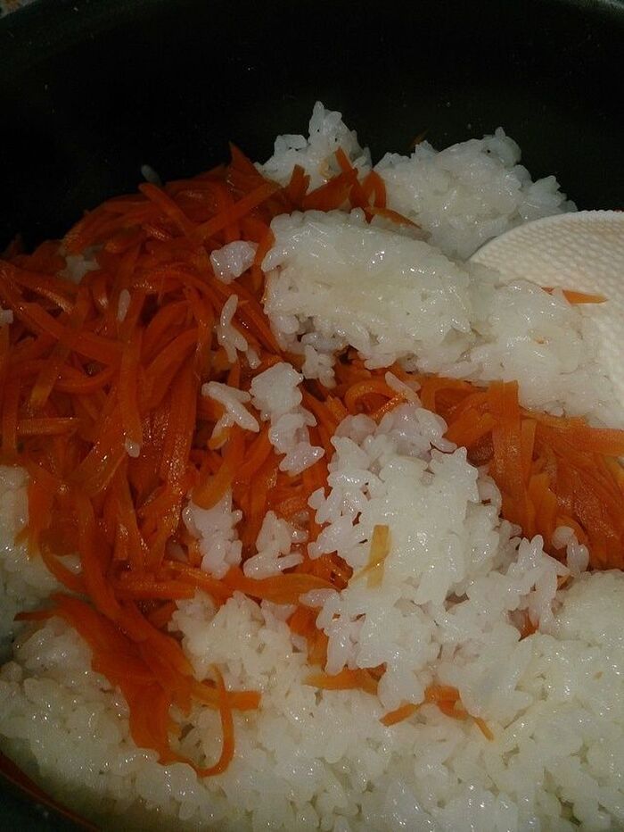 酢飯を混ぜます