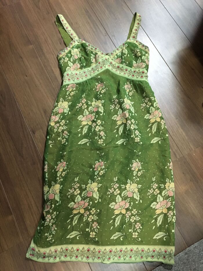 こちらのロングワンピースをリメイク!