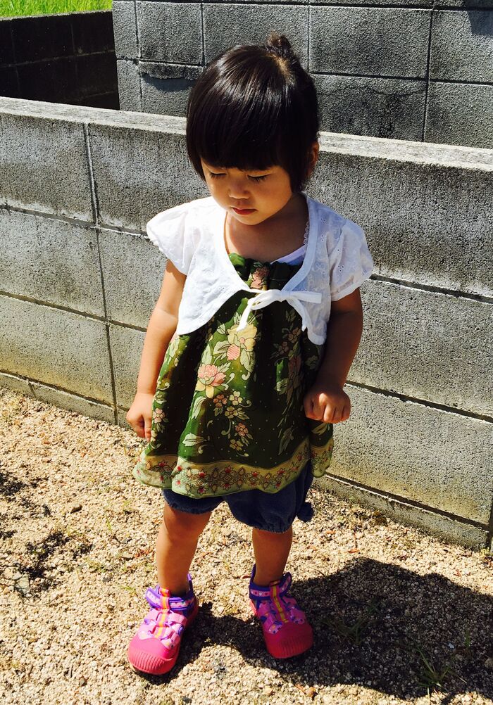 上着を羽織るとまた印象が変わります。