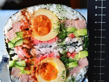 アボカドとスパム。女子目線のわんぱくおにぎらず