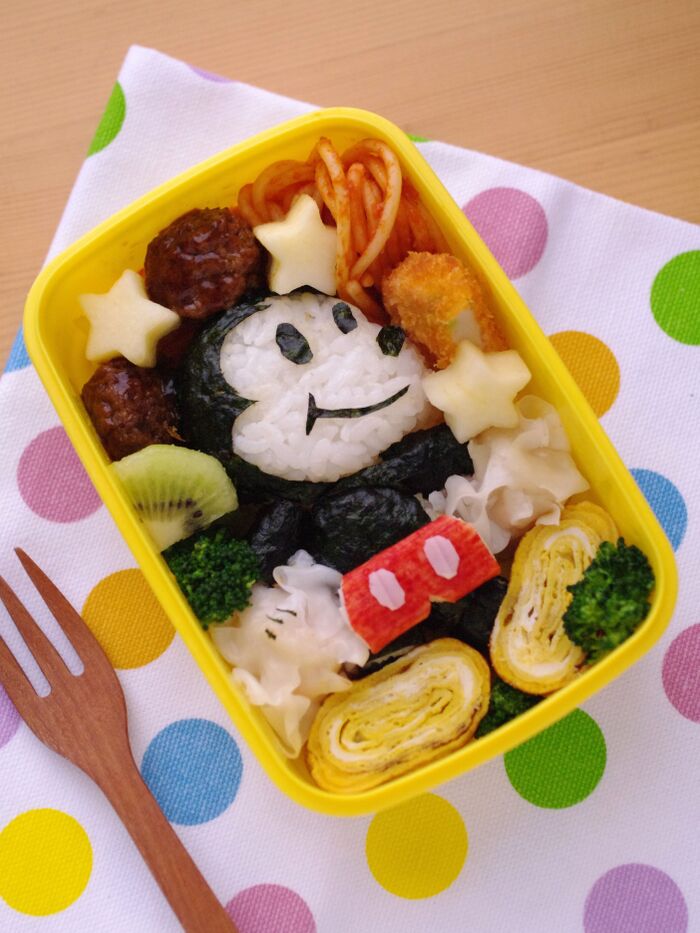 冷凍食品で作るミッキーマウスのキャラ弁当