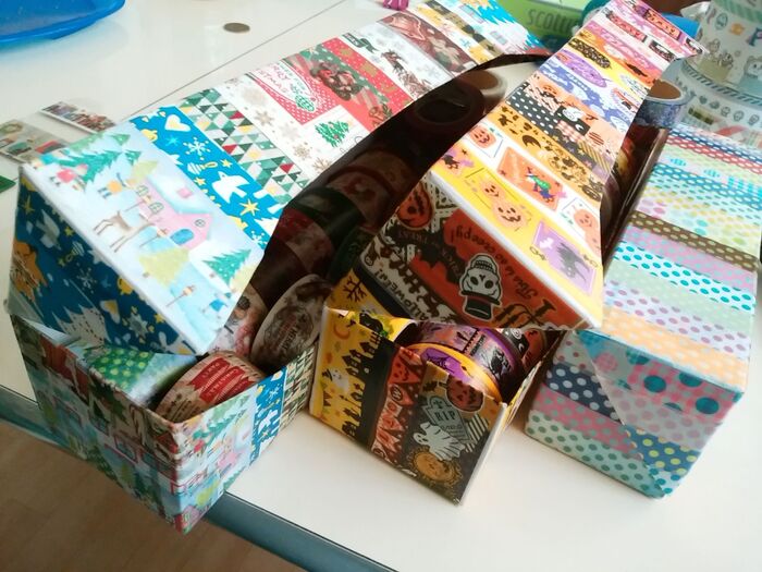 中に入れたマステで箱をデコります。