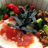 夏の終わりのお助け丼ぶり!「ネバネバまぜぶつ丼」