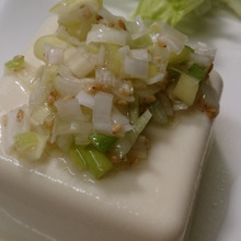 醤油もいいけど さっぱりしていて美味しい ネギ塩やっこ