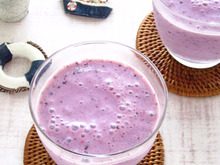 冷凍ミックスベリーと桃の豆乳スムージー♪