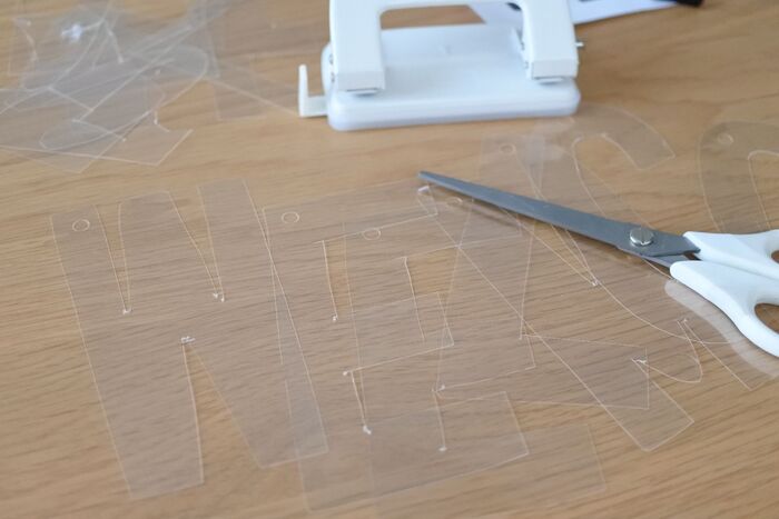 ②プラバンをカットします