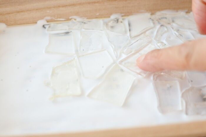 ⑥プラバンを貼っていきます