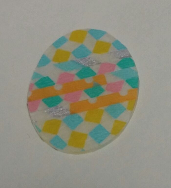 プラ板を縮めてマステを貼ります