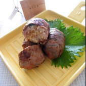 夏バテ対策!スタミナメニュー「肉巻き巻きおにぎり」